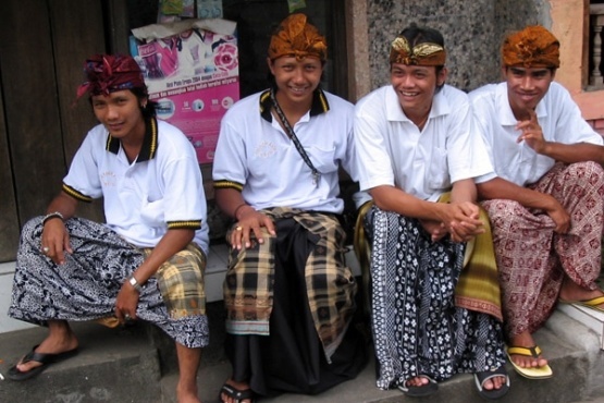 Indonesia-man_dress-flickr.com-balilogue